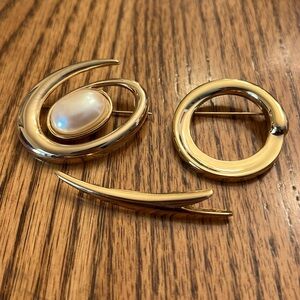 3 vintage Monet Gold brooch Pins Jewelry Shapes Circle, Arrow, Faux Pearl Swirl